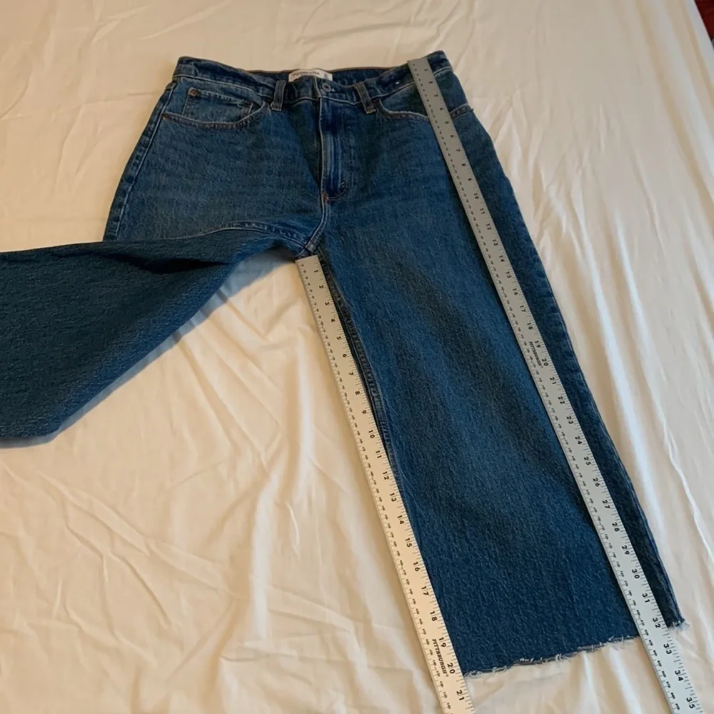 Abercrombie Fitch 90s High Rise Relaxed Jeans SZ 10 Raw Hem Short 30 READ Denim
